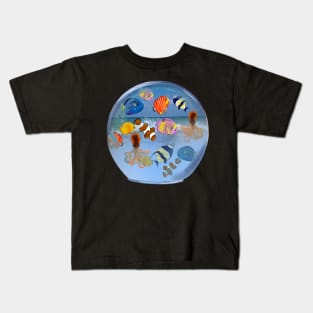 Aquarium Globe - Octopus squid and friends  tropical Coral reef fish rainbow coloured / colored   fish and octopus swimming under the sea Kids T-Shirt